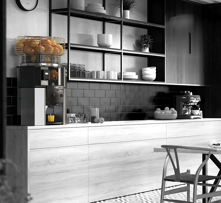 Barra de bar con máquina de zumo de naranja de Zummo